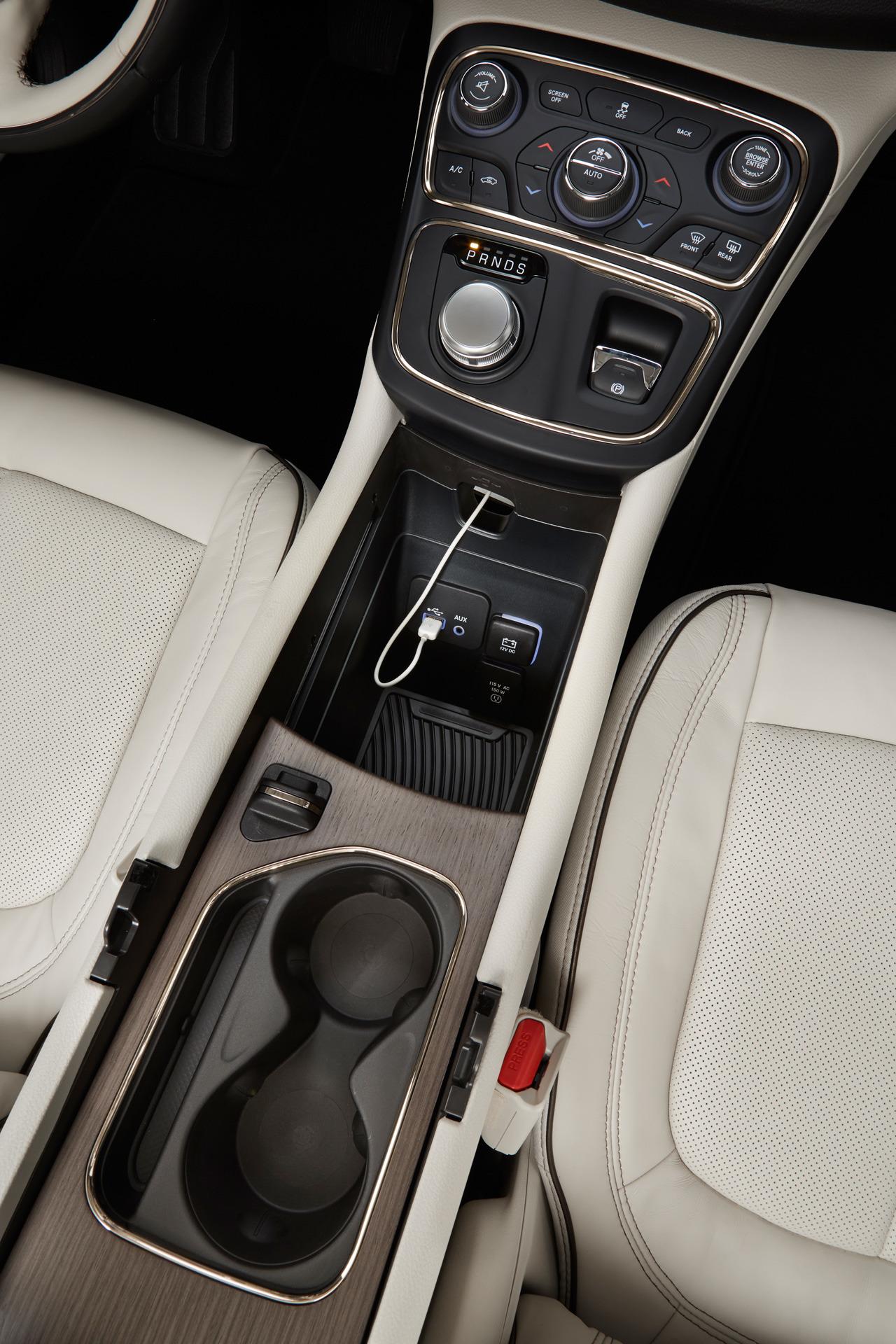 Chrysler 200 photo 79