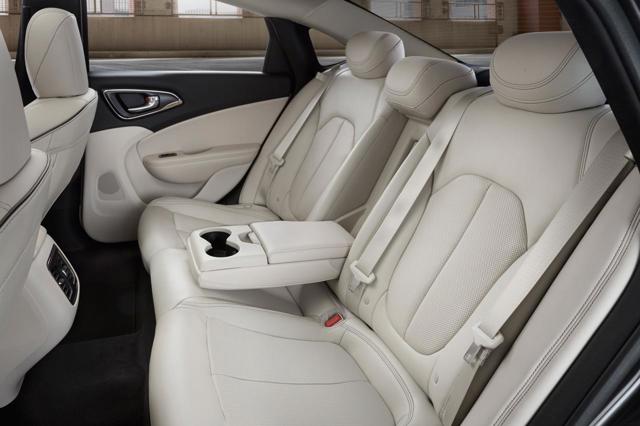 Chrysler 200 photo 80