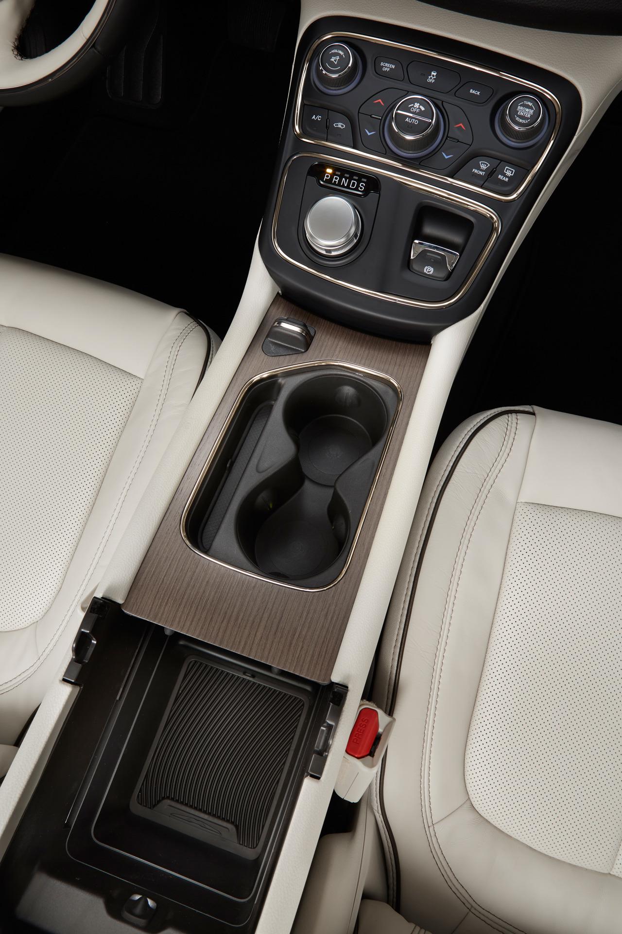 Chrysler 200 photo 81