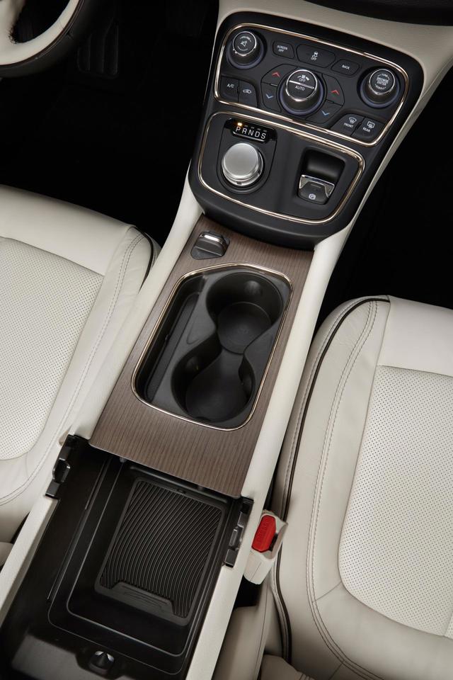 Chrysler 200 photo 81
