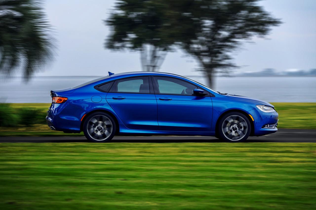 Chrysler 200 photo 9