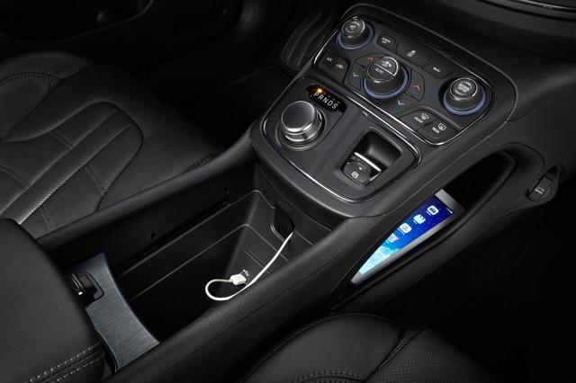 Chrysler 200 photo 92