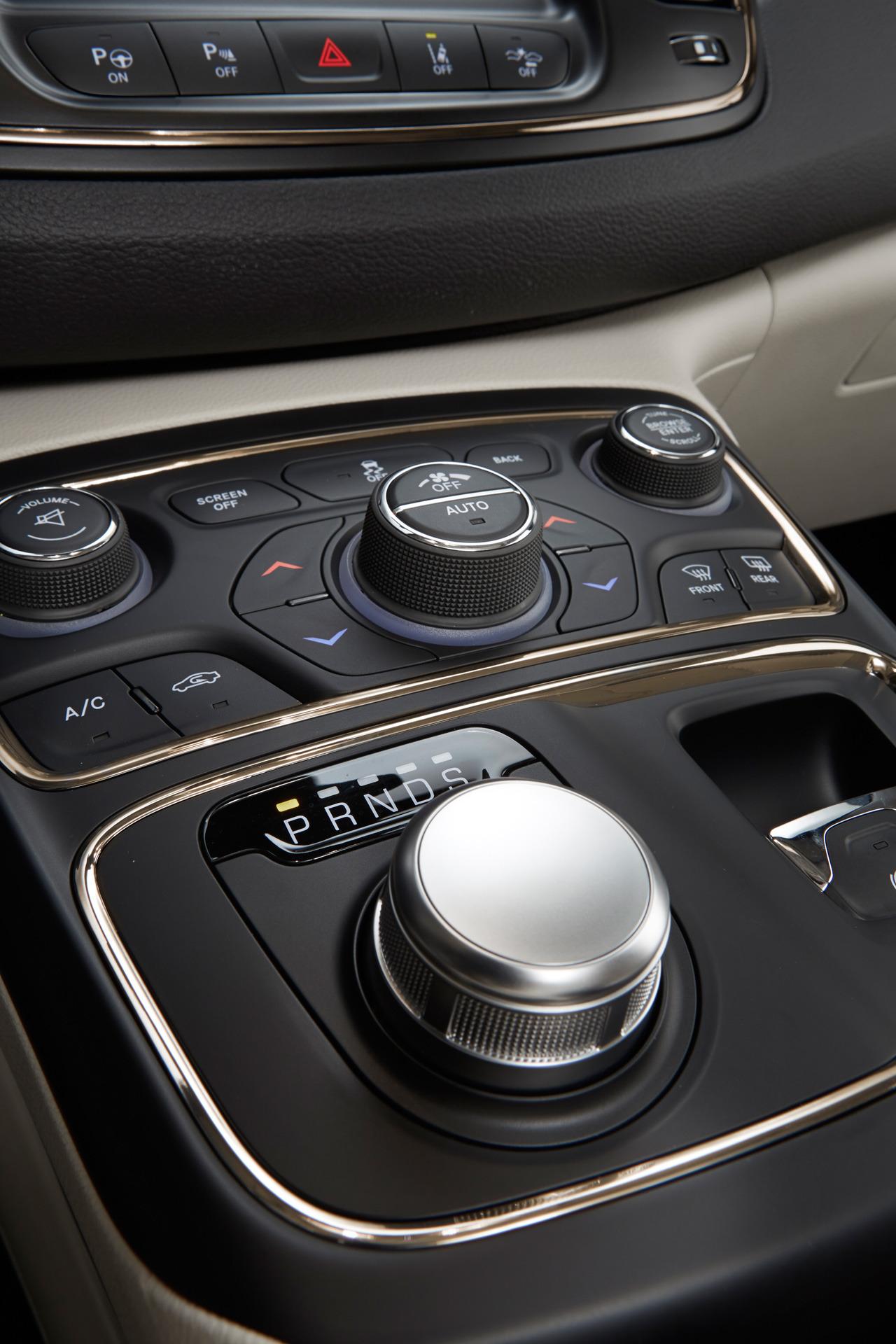 Chrysler 200 photo 98