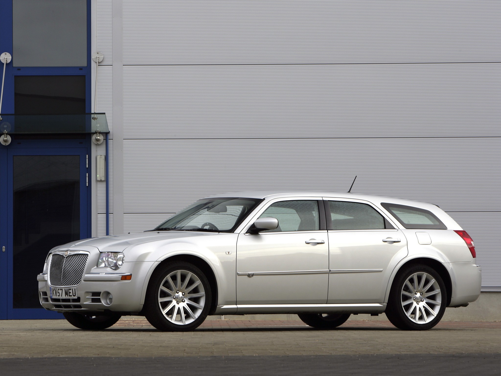Chrysler 300C Touring photo 16