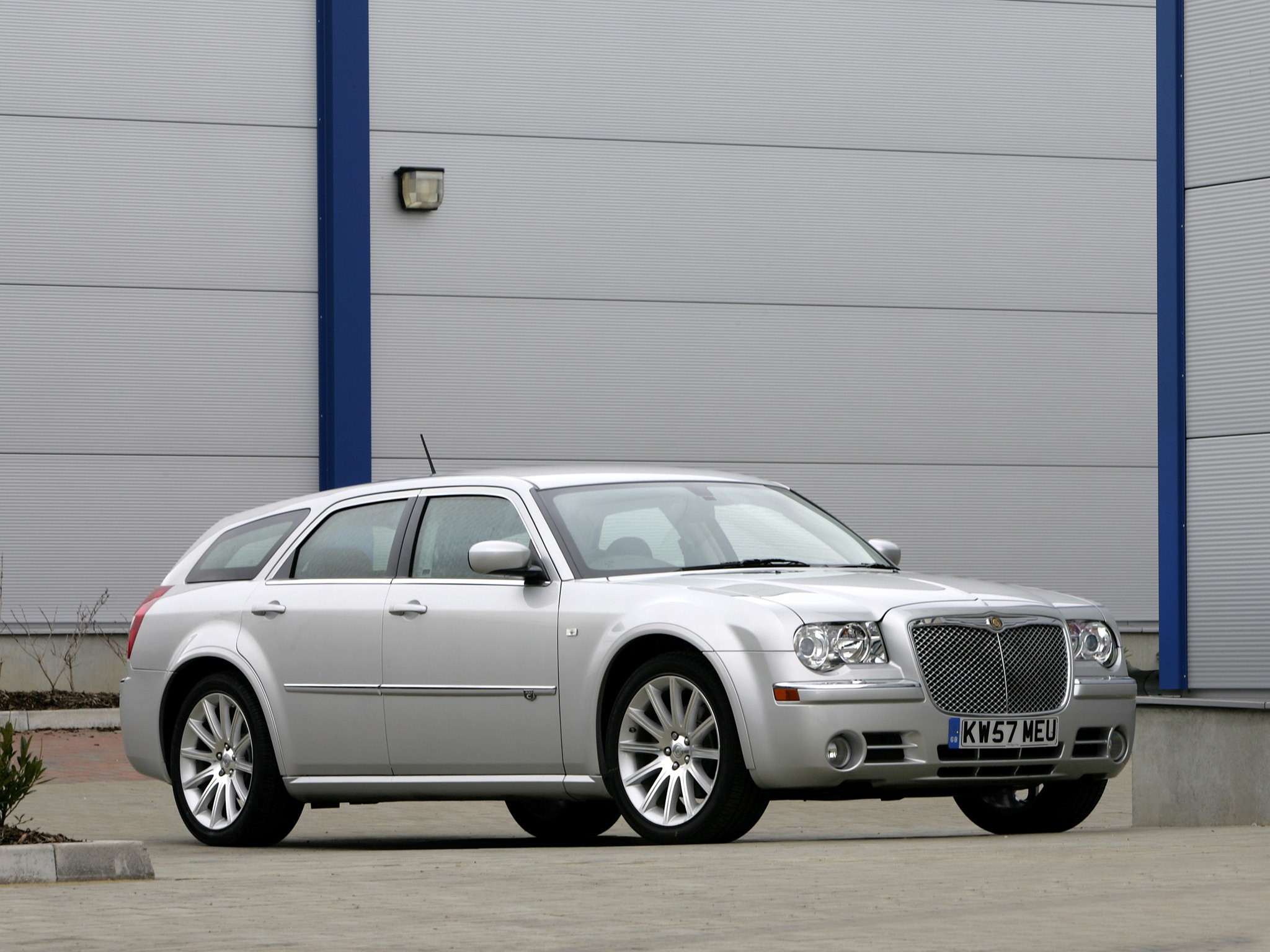 Chrysler 300C Touring photo 18