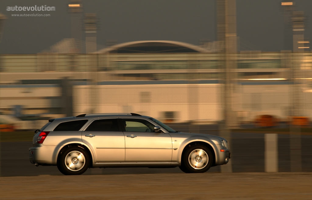 Chrysler 300C Touring photo 8