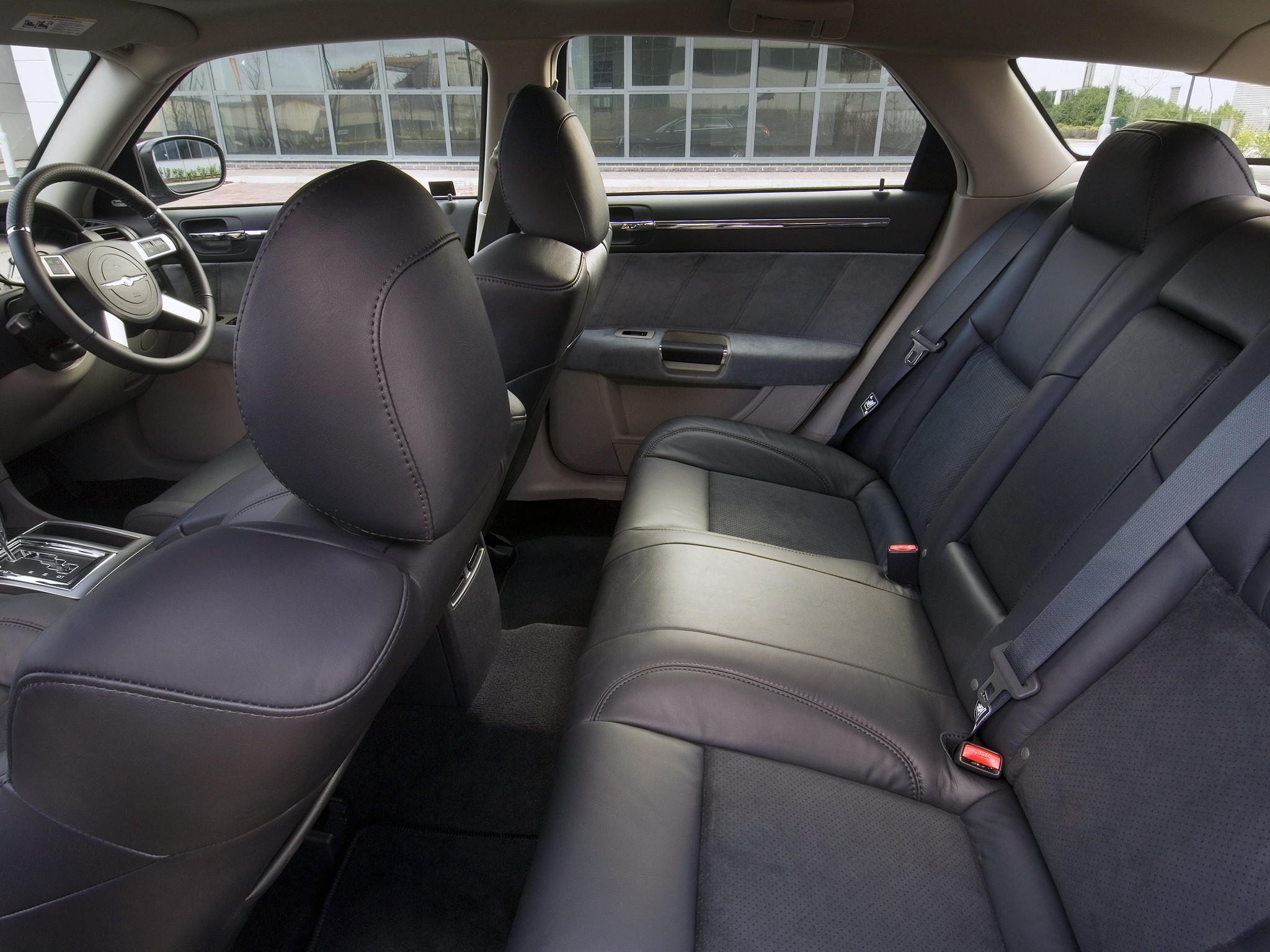 Chrysler 300C Touring photo 36