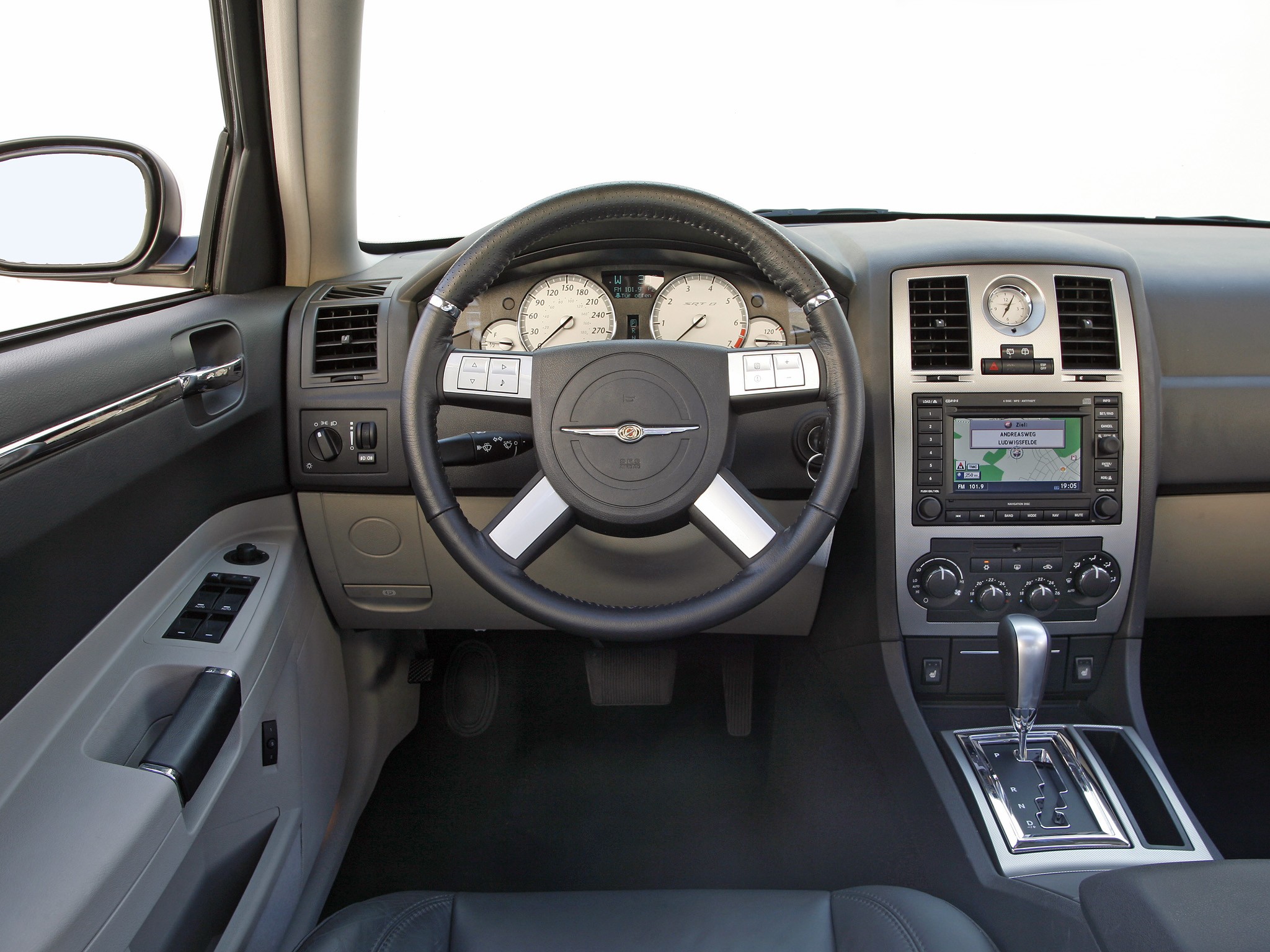 Chrysler 300C Touring photo 44