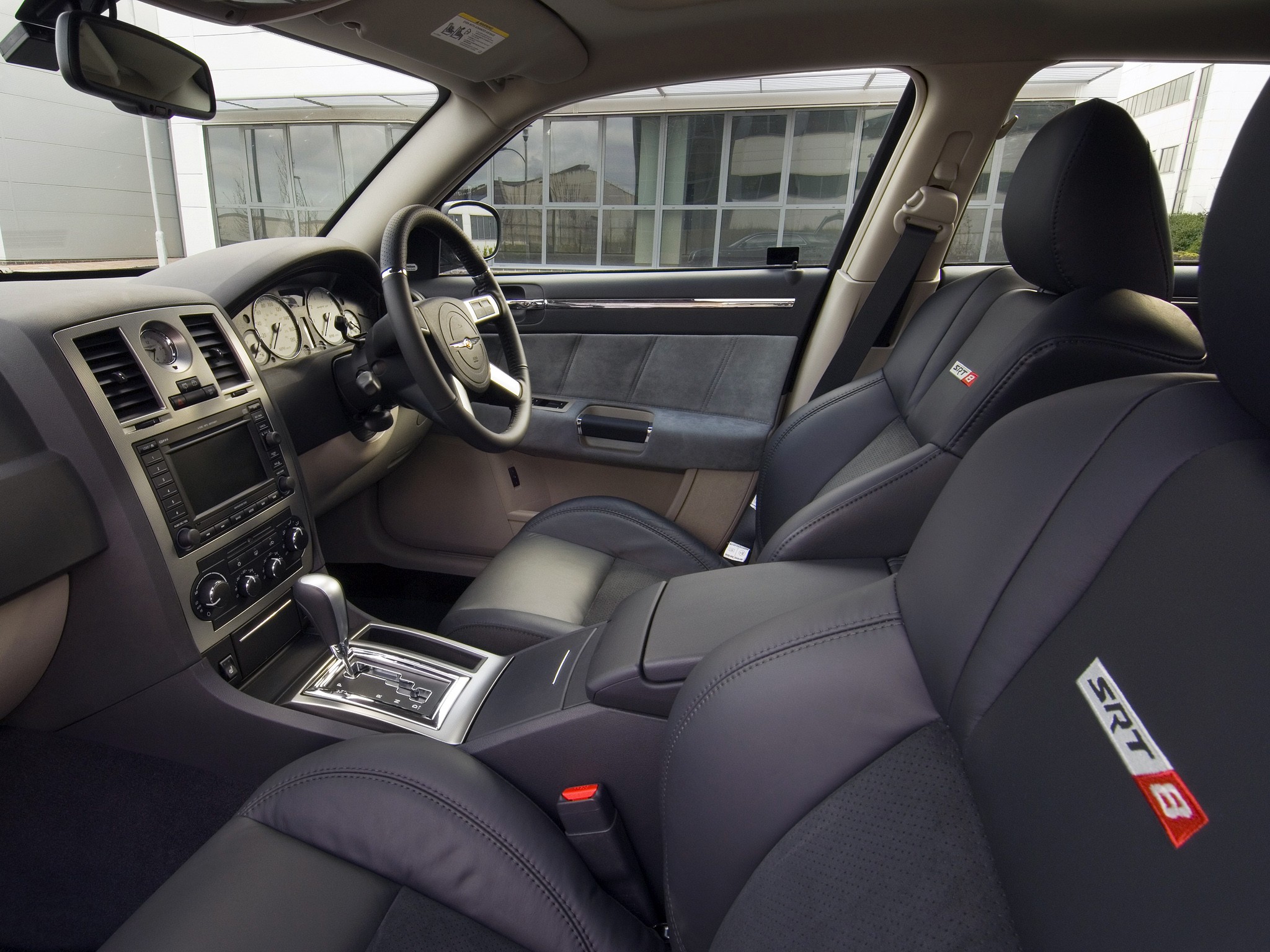 Chrysler 300C Touring photo 35