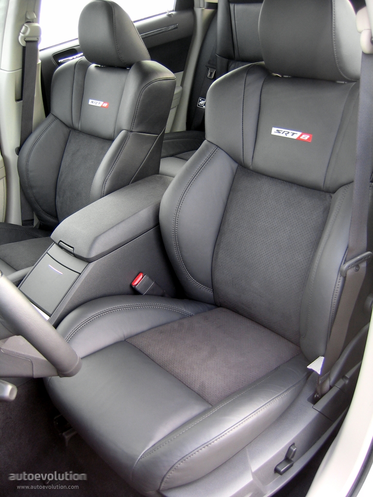 Chrysler 300C Touring photo 33