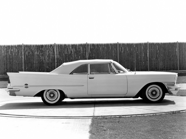 Chrysler 300C photo 2