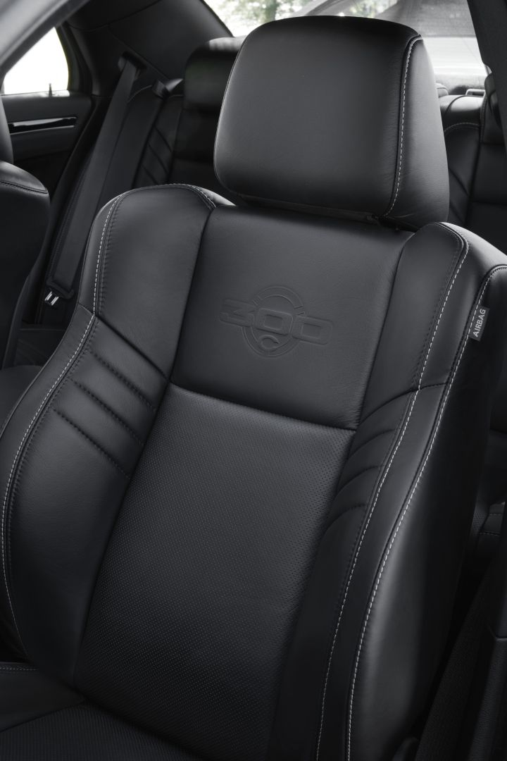 Chrysler 300C photo 24