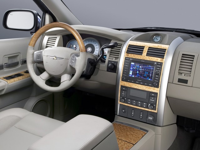 Chrysler Aspen photo 38