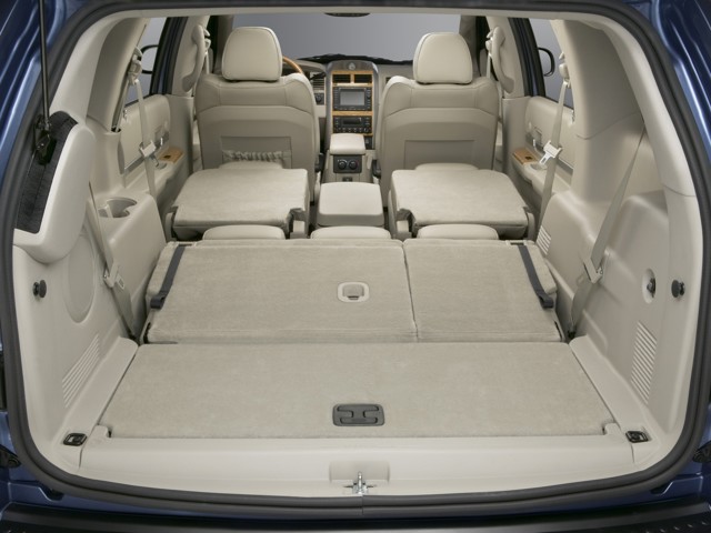 Chrysler Aspen photo 42