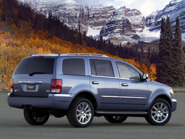 Chrysler Aspen photo 11