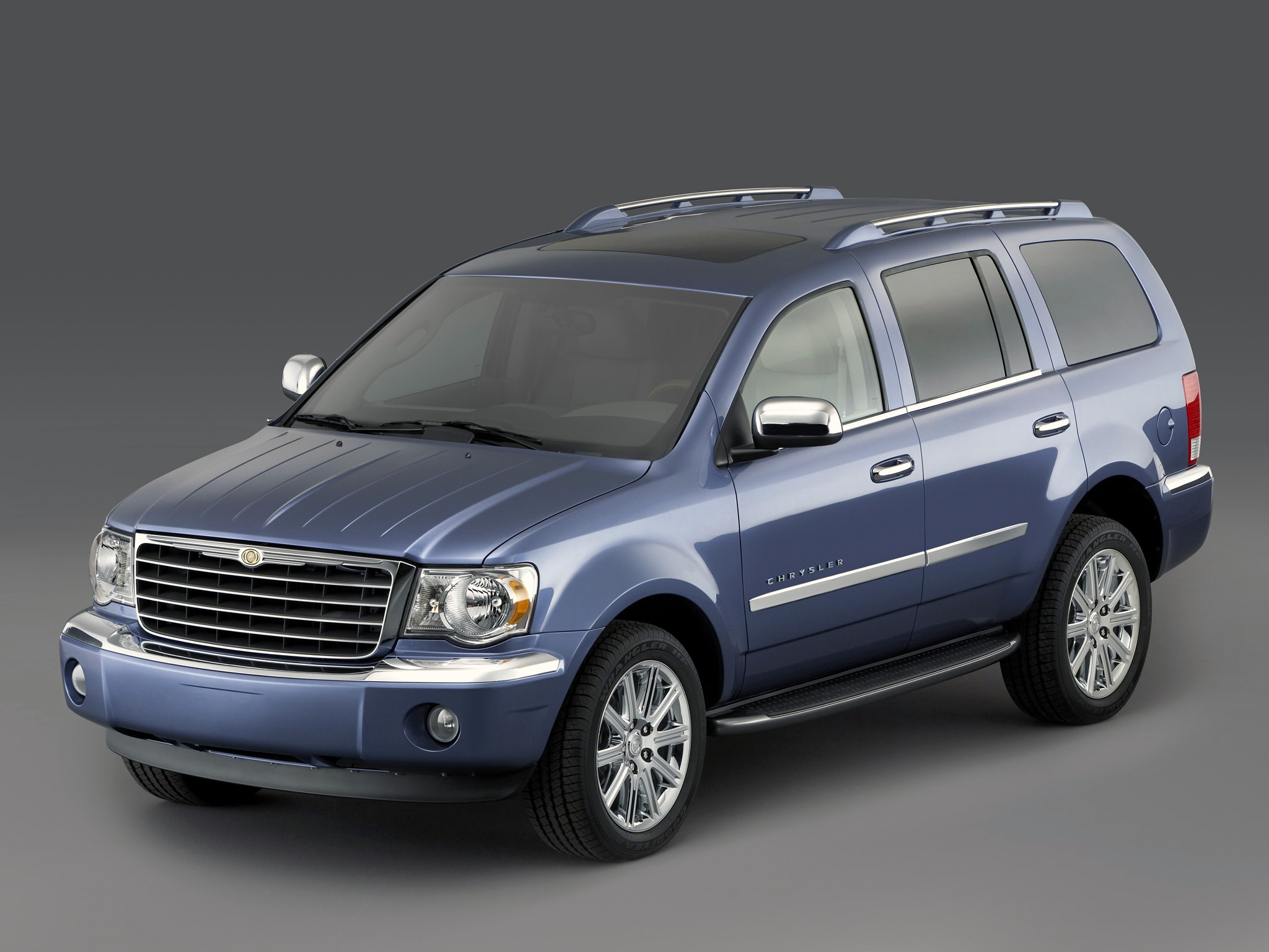 Chrysler Aspen photo 13