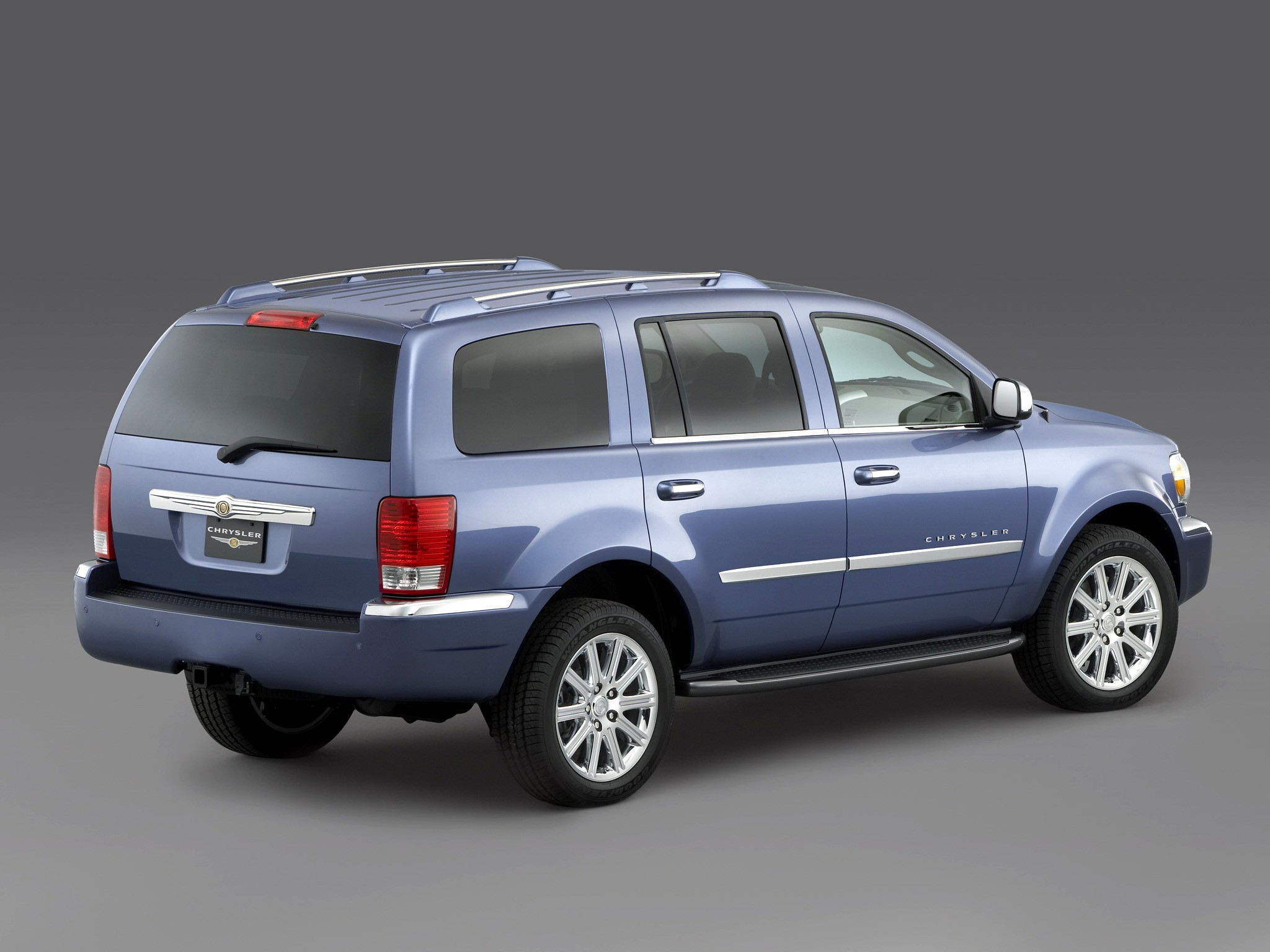 Chrysler Aspen photo 14