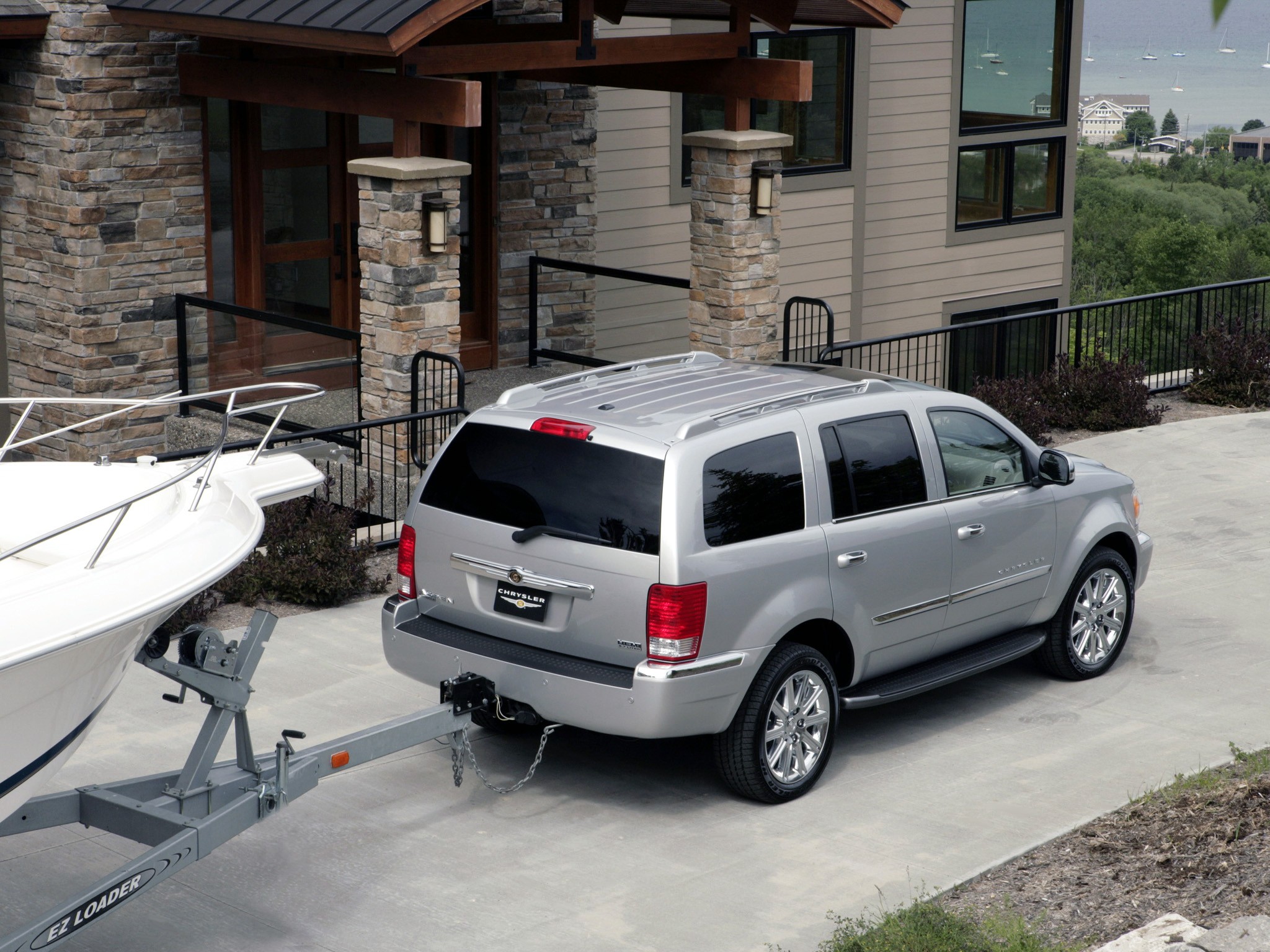 Chrysler Aspen photo 16