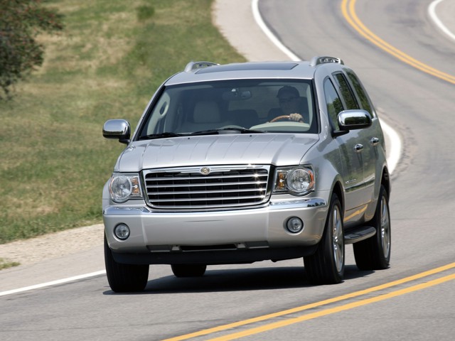 Chrysler Aspen photo 17