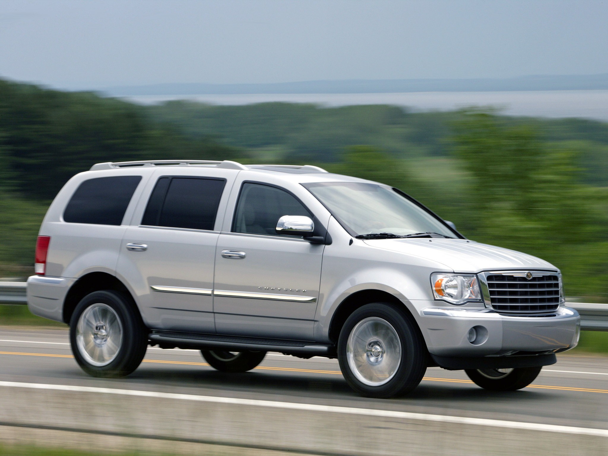 Chrysler Aspen photo 18