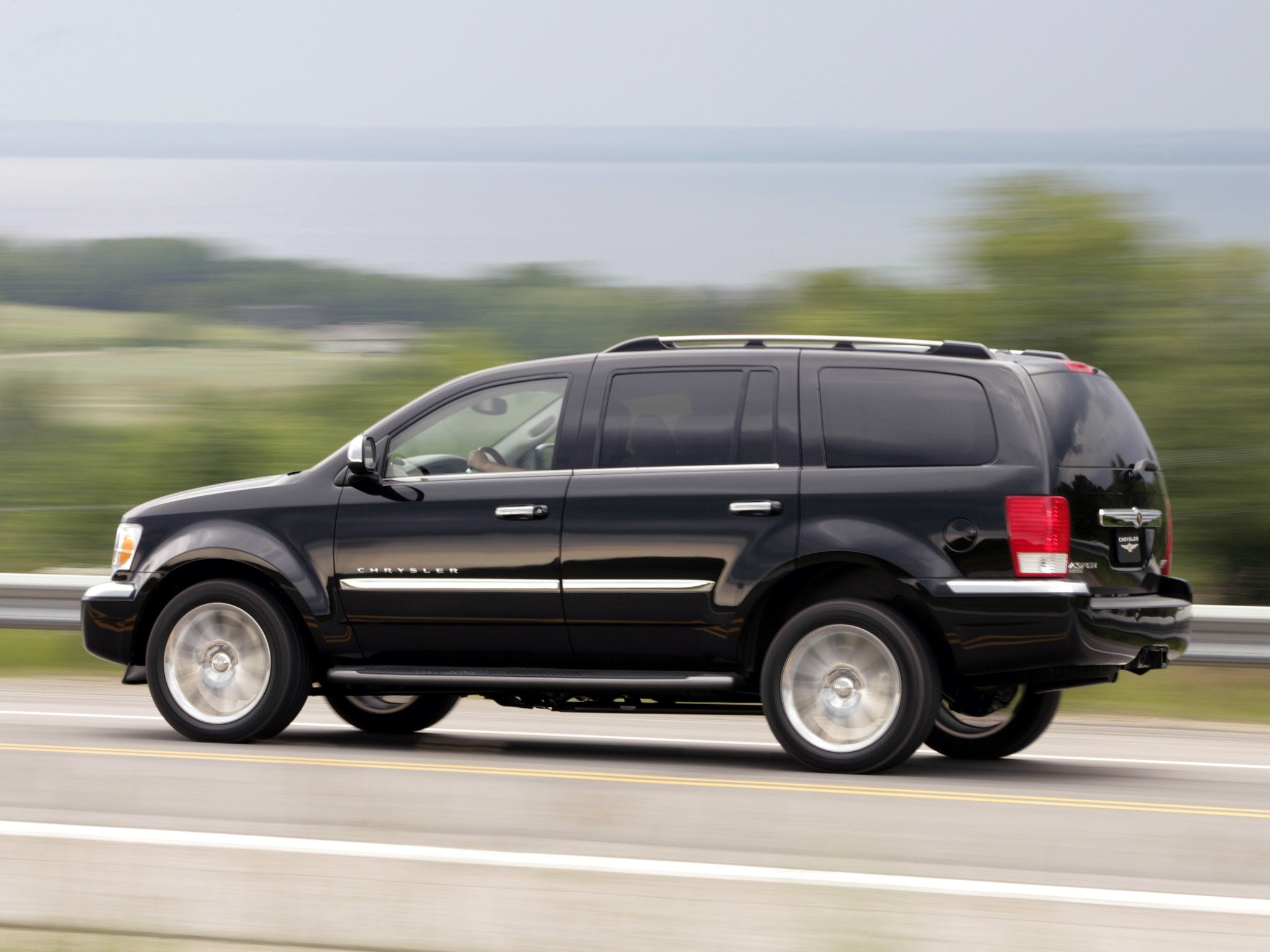 Chrysler Aspen photo 20