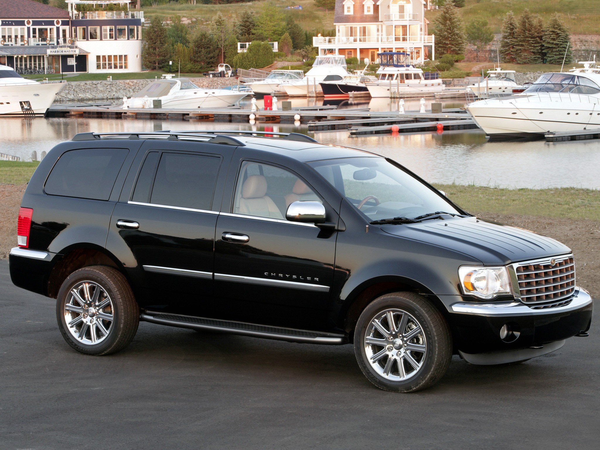 Chrysler Aspen photo 21