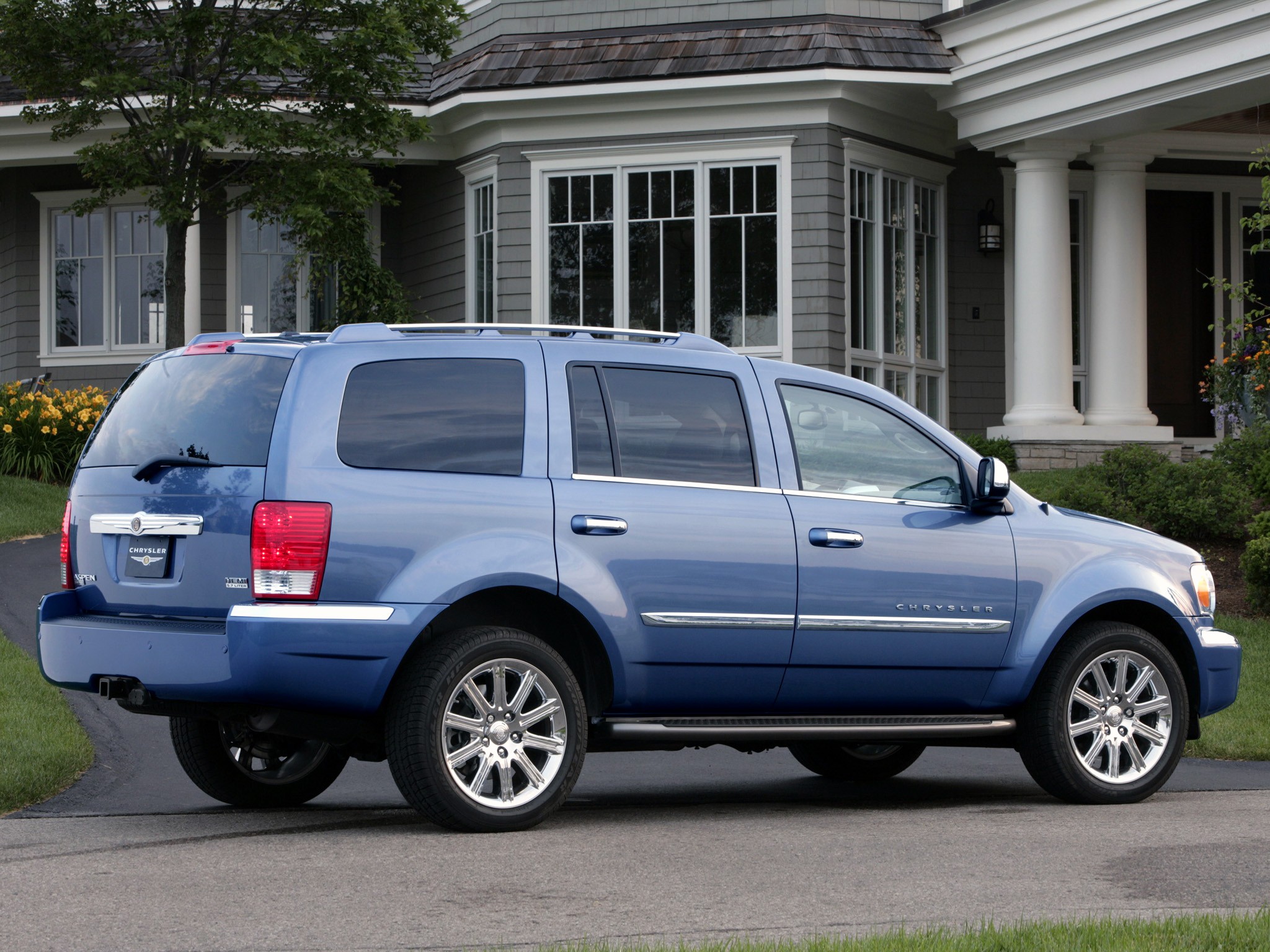 Chrysler Aspen photo 25