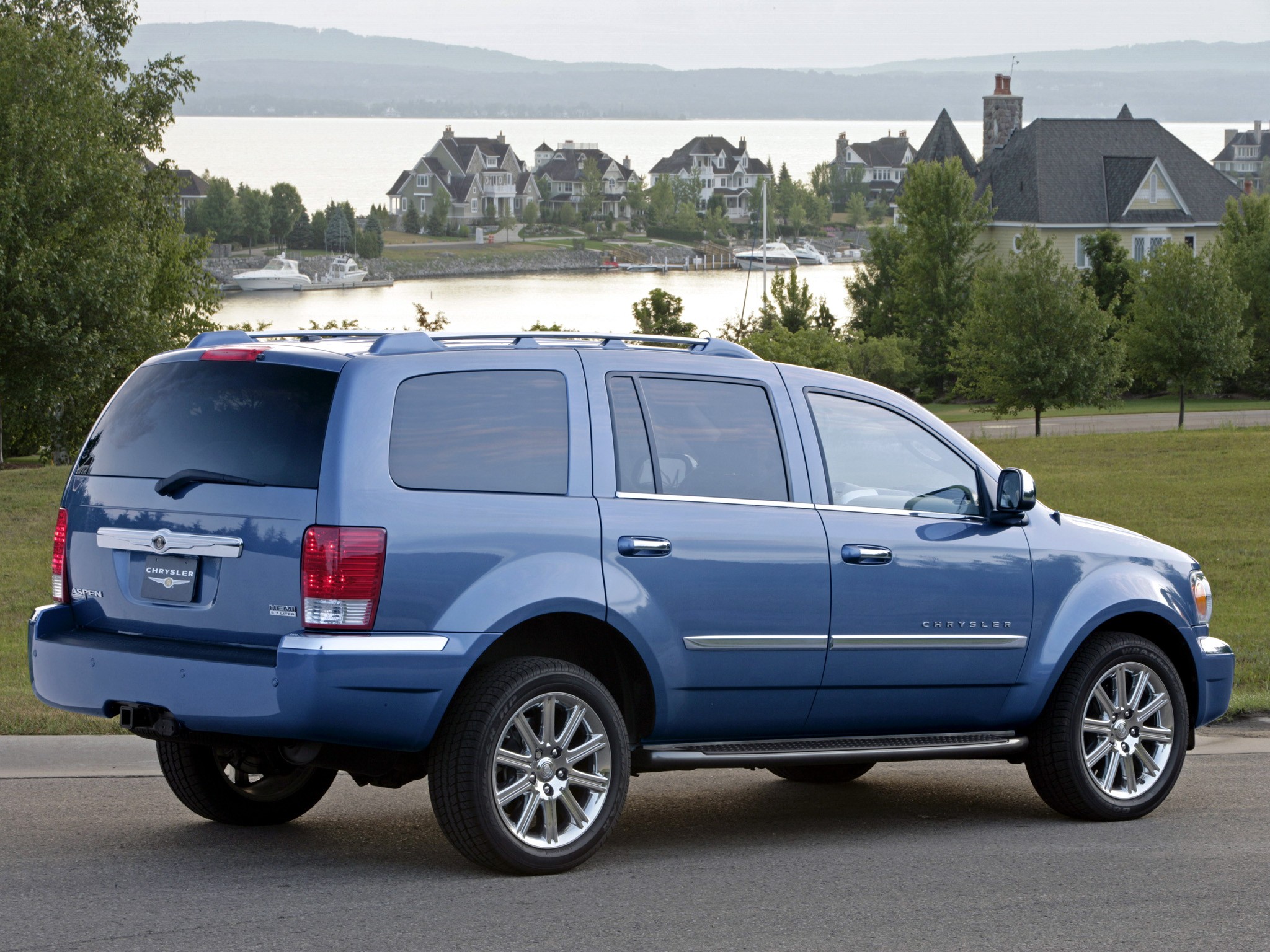 Chrysler Aspen photo 26