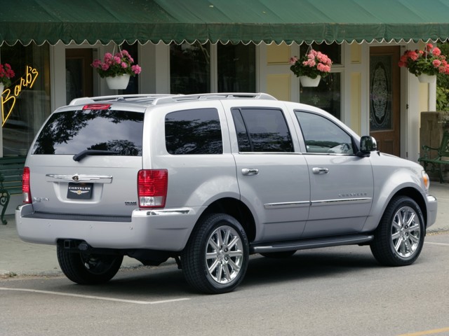 Chrysler Aspen photo 30