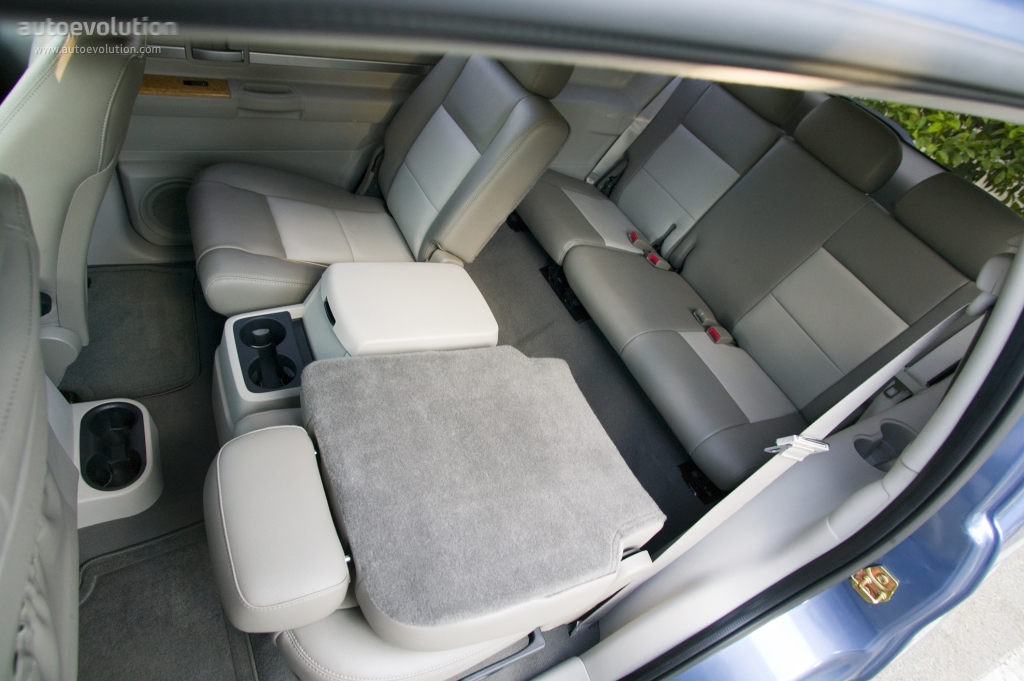 Chrysler Aspen photo 35