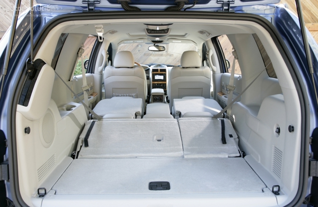 Chrysler Aspen photo 37