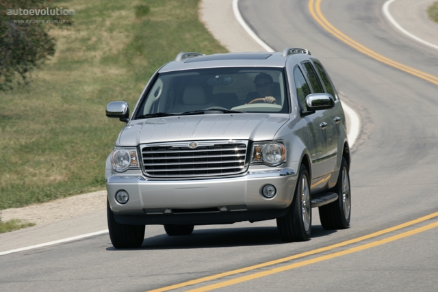 Chrysler Aspen photo 3