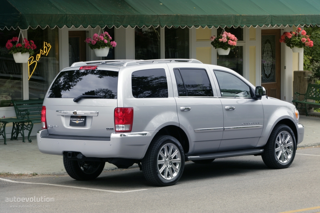 Chrysler Aspen photo 8