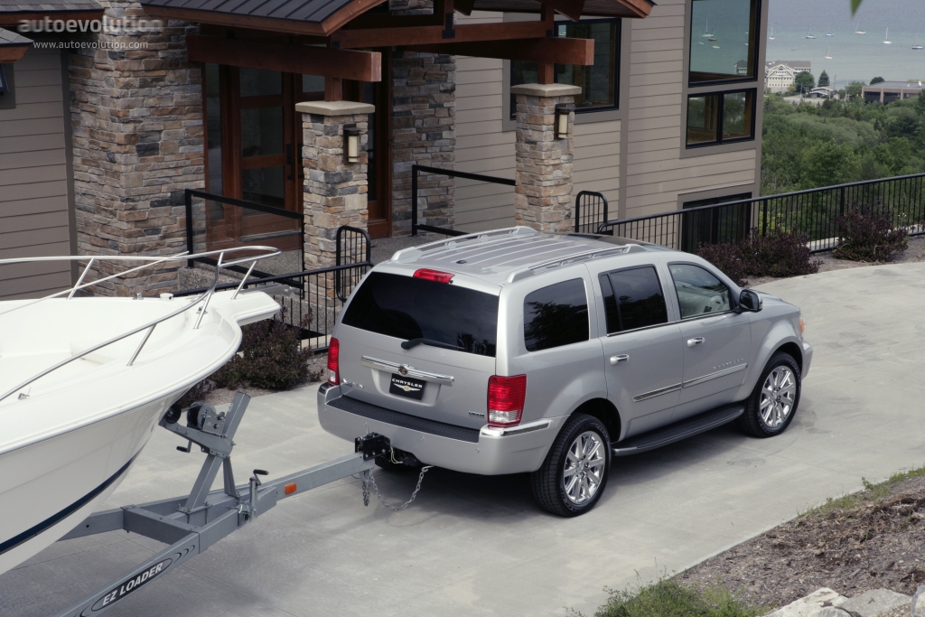 Chrysler Aspen photo 9