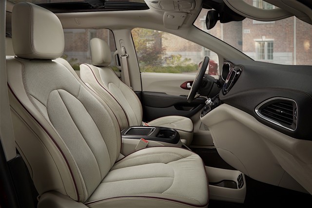 Chrysler Pacifica photo 54