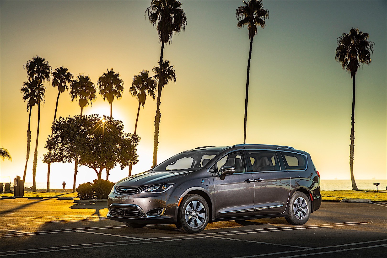 Chrysler Pacifica photo 5