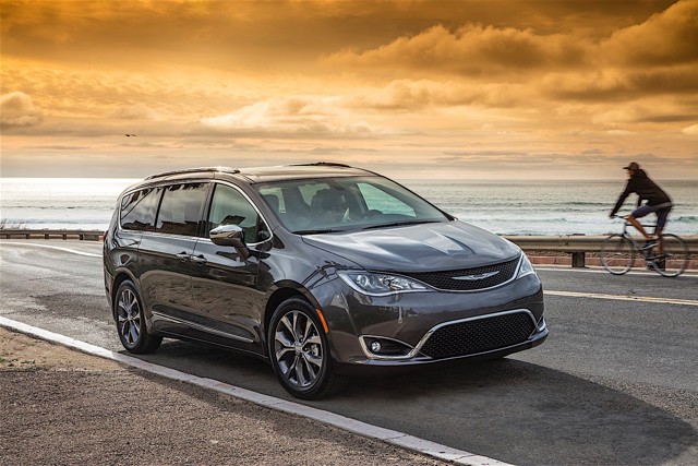 Chrysler Pacifica photo 8