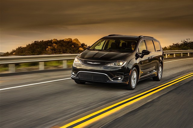 Chrysler Pacifica photo 10
