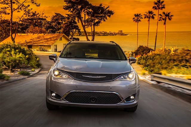 Chrysler Pacifica photo 11