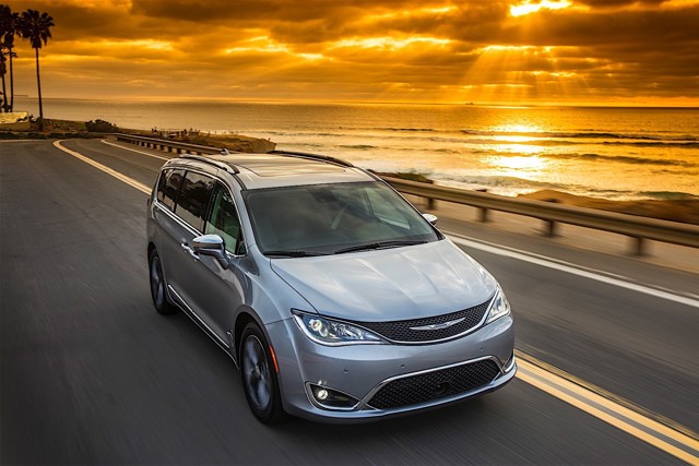 Chrysler Pacifica photo 12