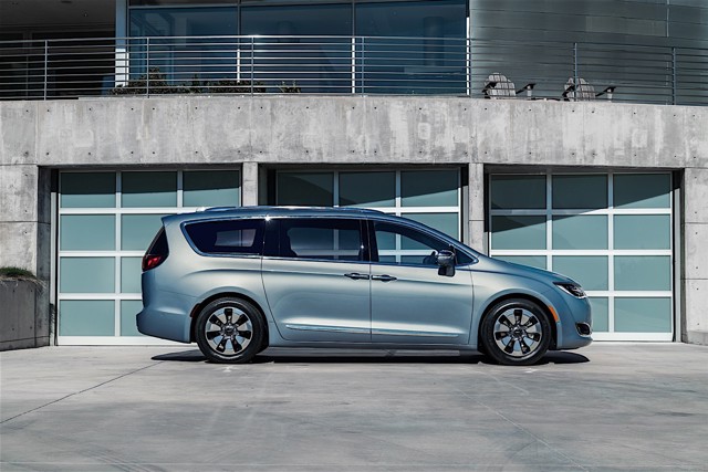 Chrysler Pacifica photo 14