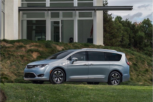 Chrysler Pacifica photo 17