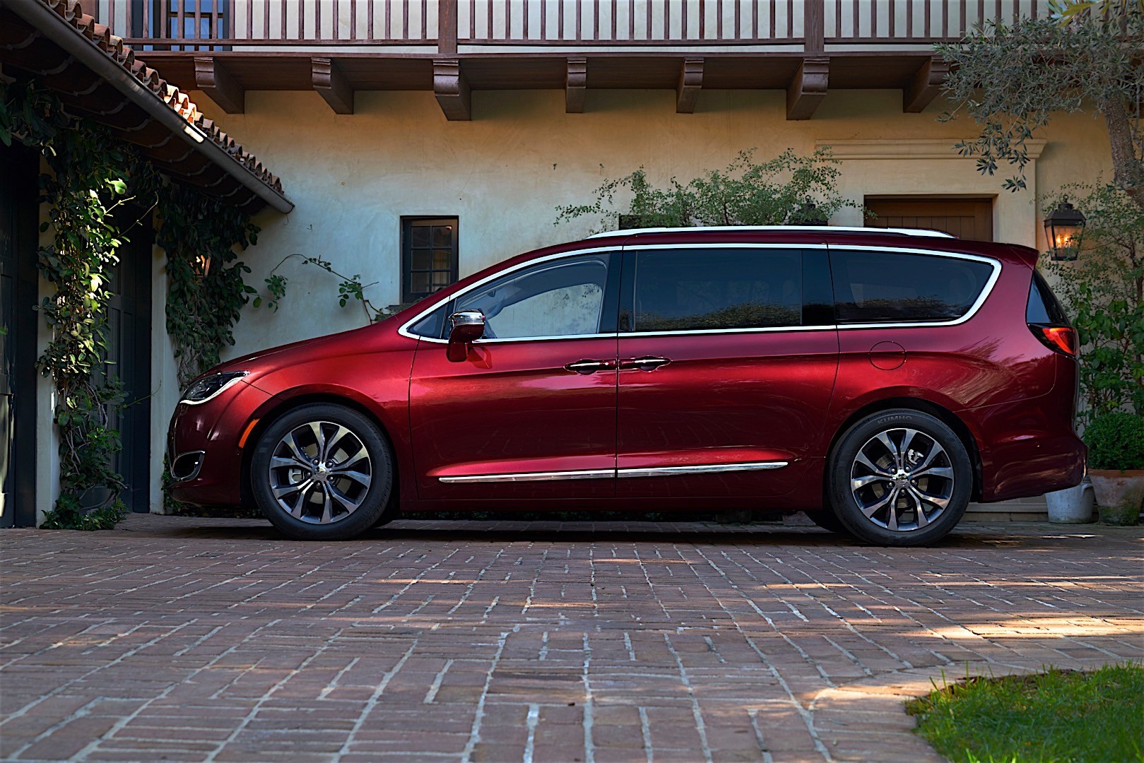 Chrysler Pacifica photo 20