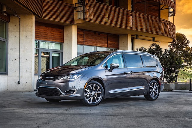 Chrysler Pacifica photo 21