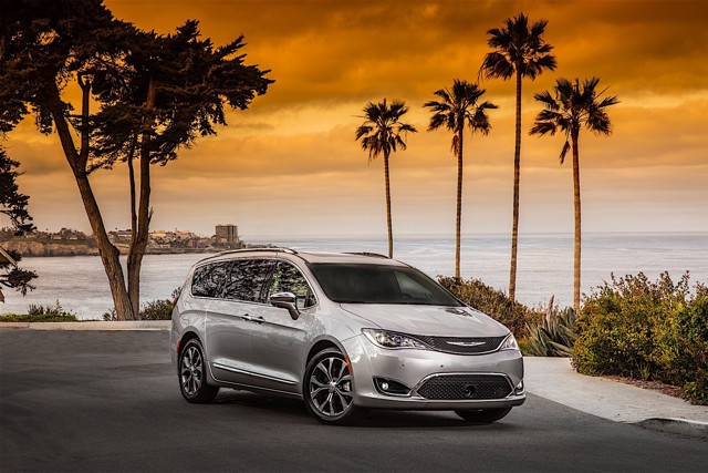 Chrysler Pacifica photo 23