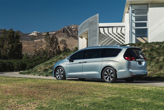 Chrysler Pacifica photo 26