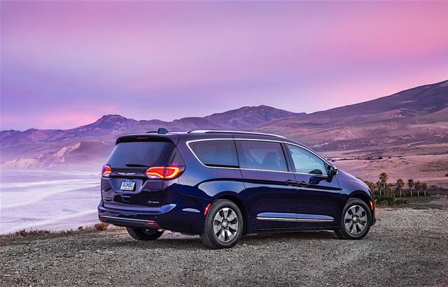 Chrysler Pacifica photo 31
