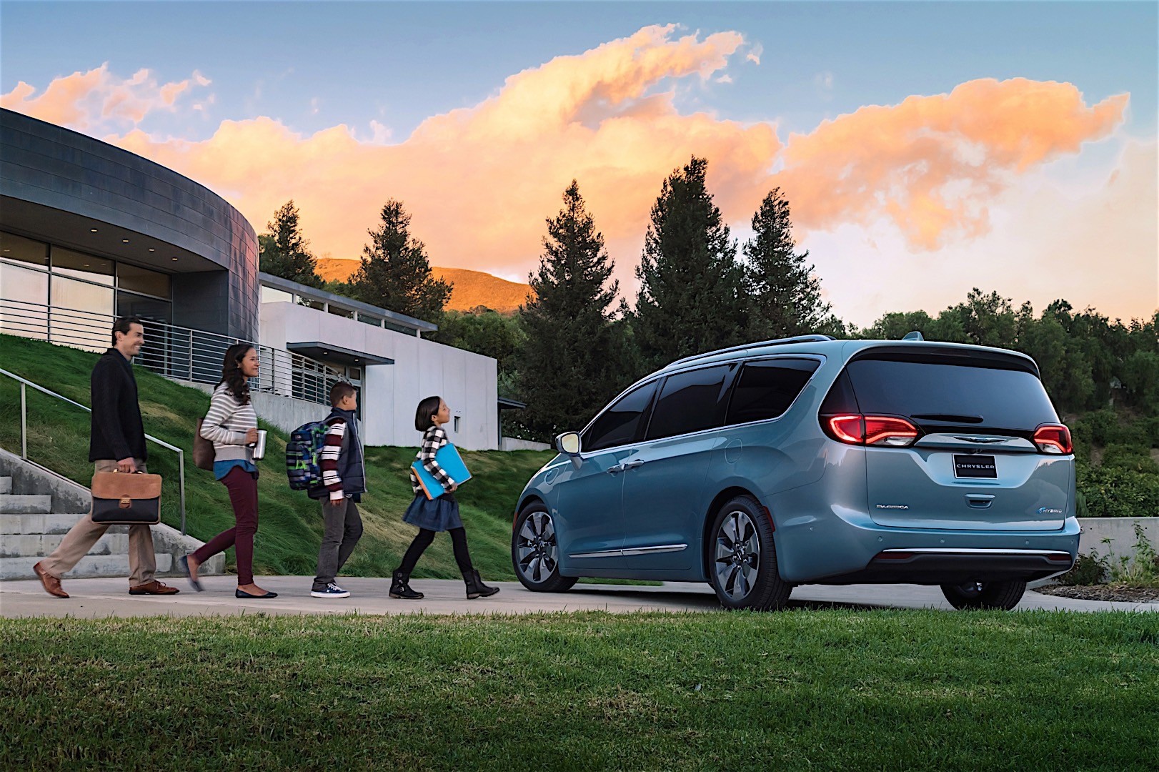 Chrysler Pacifica photo 32