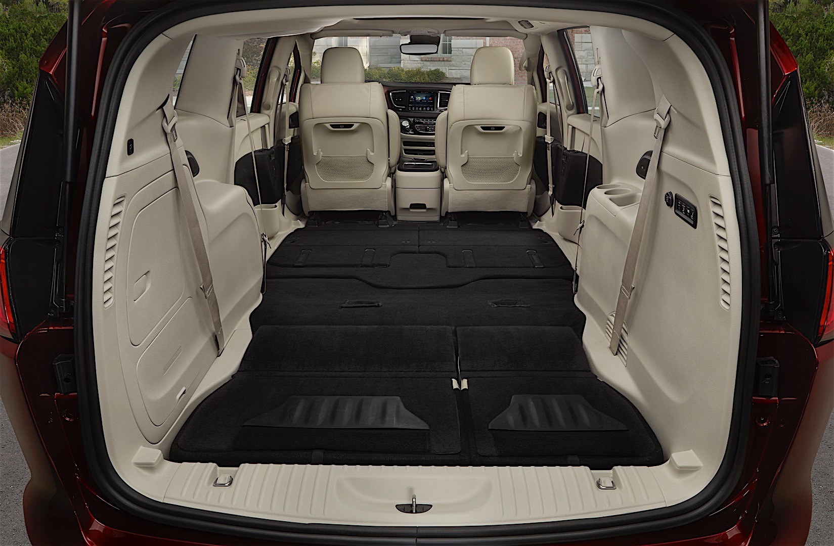 Chrysler Pacifica photo 57