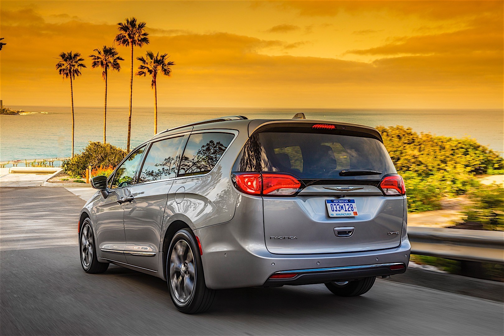 Chrysler Pacifica photo 37